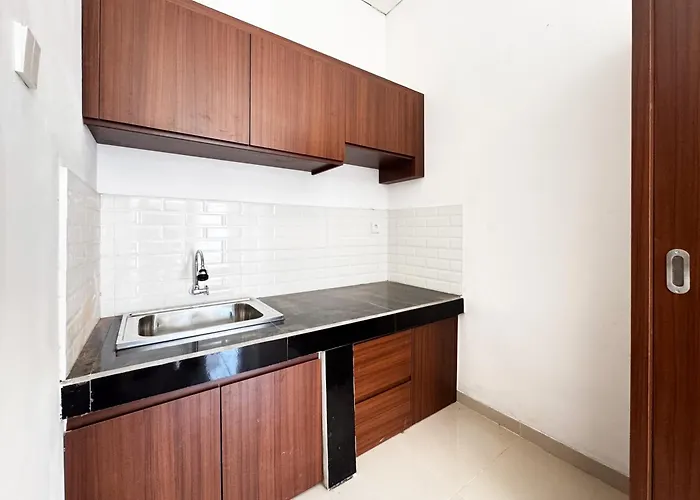 Urbanview Tegal Jinah Pensión 3*